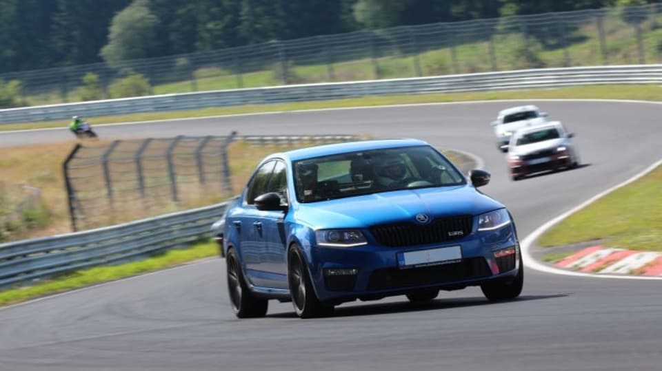 Superostrá Octavia má přes 400 koní, jede skoro 300 km/h